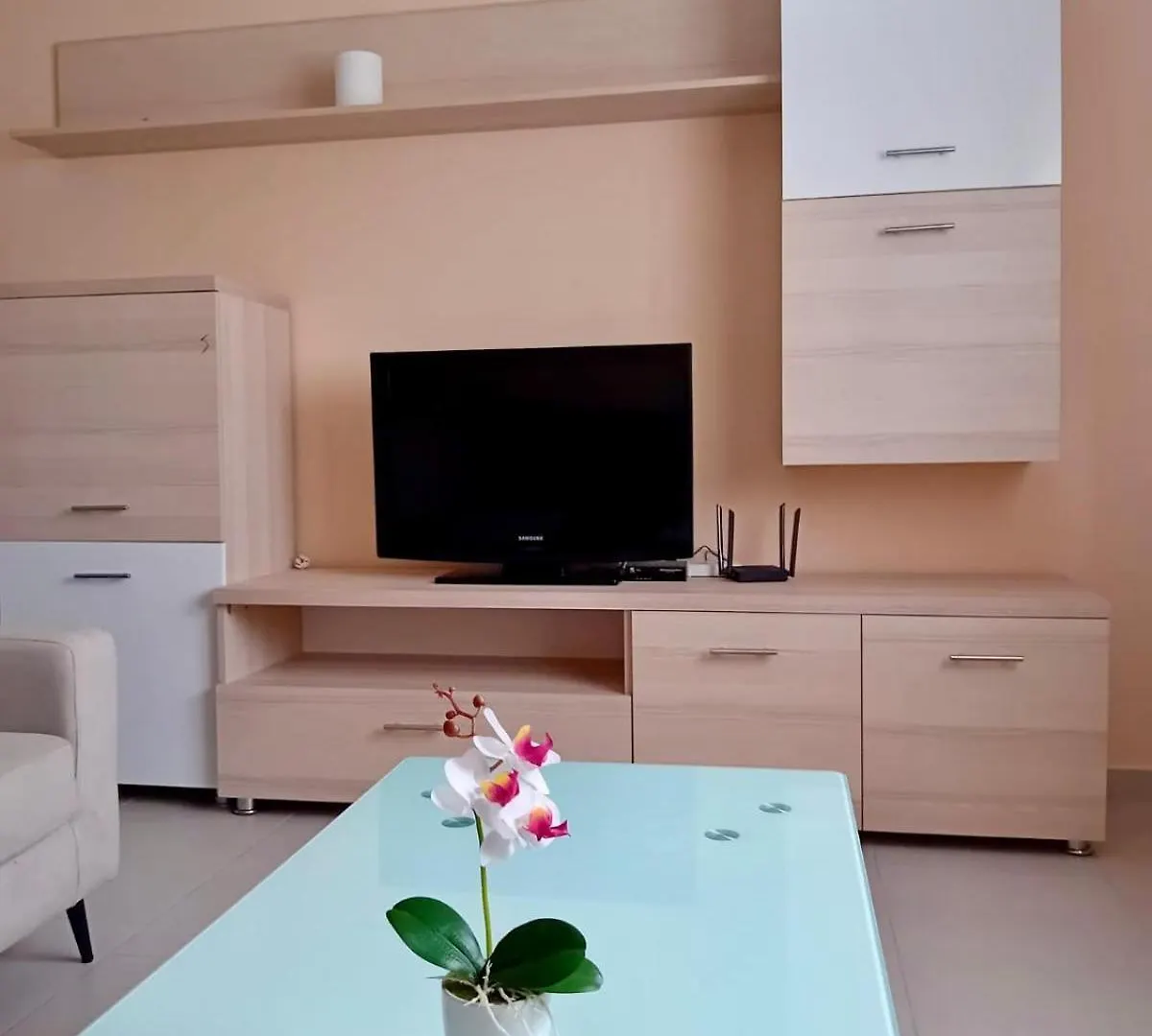 Vlore White Orchid Apartment